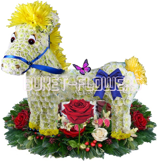 Лошадь из живых цветов + Подарок.