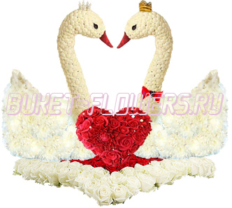 Лебеди из живых цветов с сердцем на подносе из роз + Подарок.